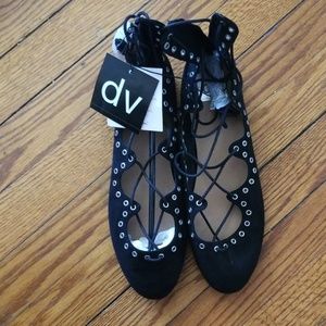Nwt DV size 9 laced flat